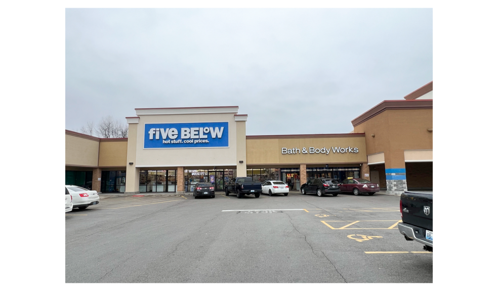 10309-10441 Dixie Hwy, Louisville, KY for lease - Building Photo - Image 2 of 10