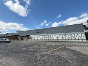 Seymour Ave, Mundelein, IL for lease Building Photo- Image 1 of 2