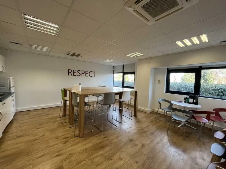 350 Avenue Jean-René Guillibert Gautier De La Lauzière, Aix-en-Provence à louer - Photo intérieure - Image 3 de 16