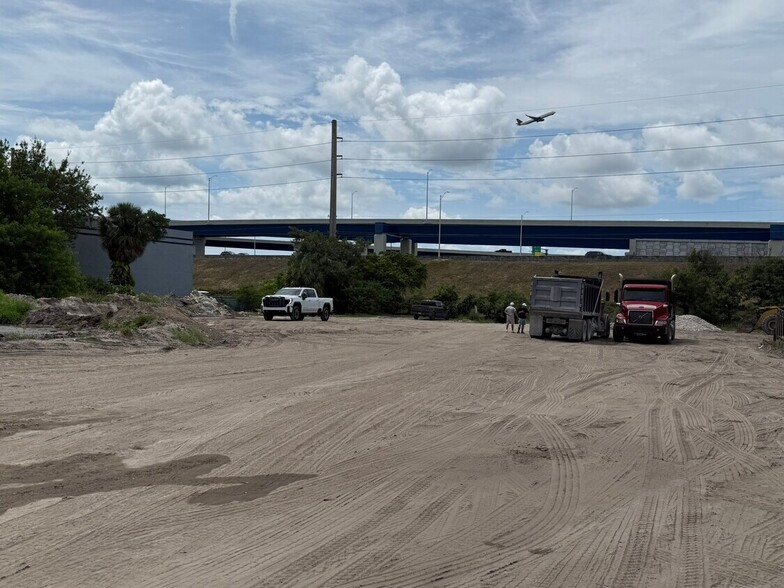 2401 SW 31st St, Fort Lauderdale, FL for lease - Building Photo - Image 2 of 4