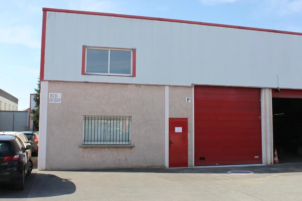 Industrial in Morsang-sur-Orge for sale Primary Photo- Image 1 of 10