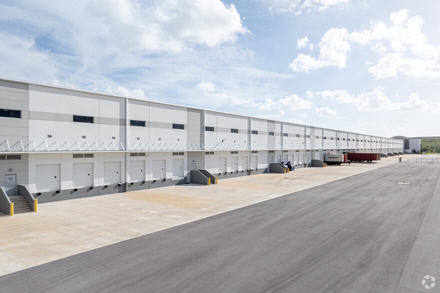 21301 NW 43rd ave, Miami Gardens, FL for lease - Building Photo - Image 2 of 5