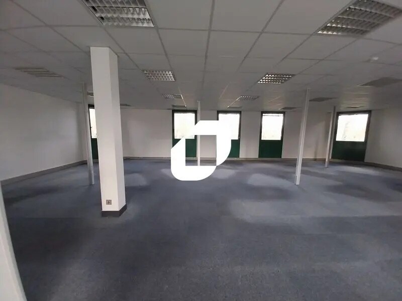 Office in Trappes for lease Interior Photo- Image 1 of 9