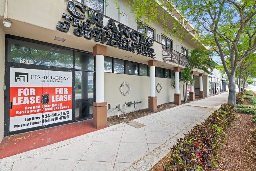 2310 E Atlantic Blvd, Pompano Beach, FL à vendre - Photo du bâtiment - Image 2 de 49