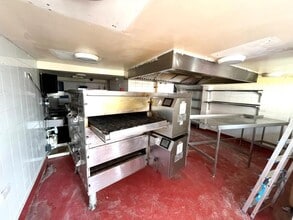 128 West St, Fareham for lease Interior Photo- Image 2 of 5