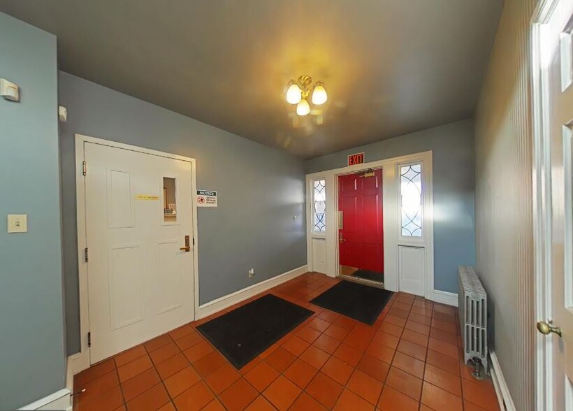 544 Haws Ave, Norristown, PA for sale - Interior Photo - Image 3 of 29