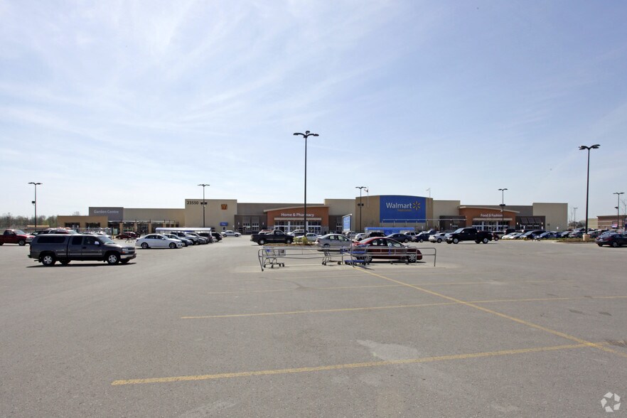 23620 Woodbine Ave, Keswick, ON à louer - Photo du bâtiment - Image 3 de 3