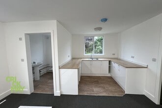 Deaks Lane, Haywards Heath for lease Interior Photo- Image 2 of 2