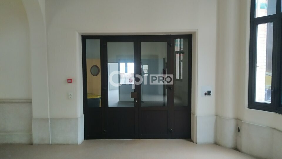 Office in Reims for lease - Lobby - Image 2 of 5
