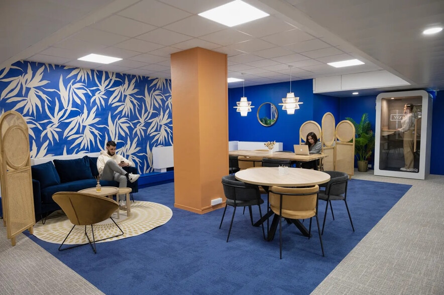 1 Rue Royale, Saint-Cloud for lease - Interior Photo - Image 2 of 5