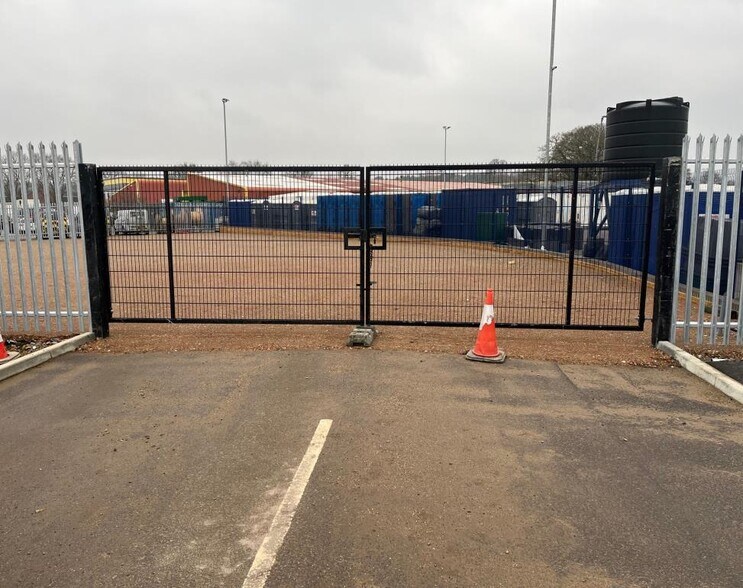 Castleman Close, Three Legged Cross à louer - Photo du bâtiment - Image 3 de 3