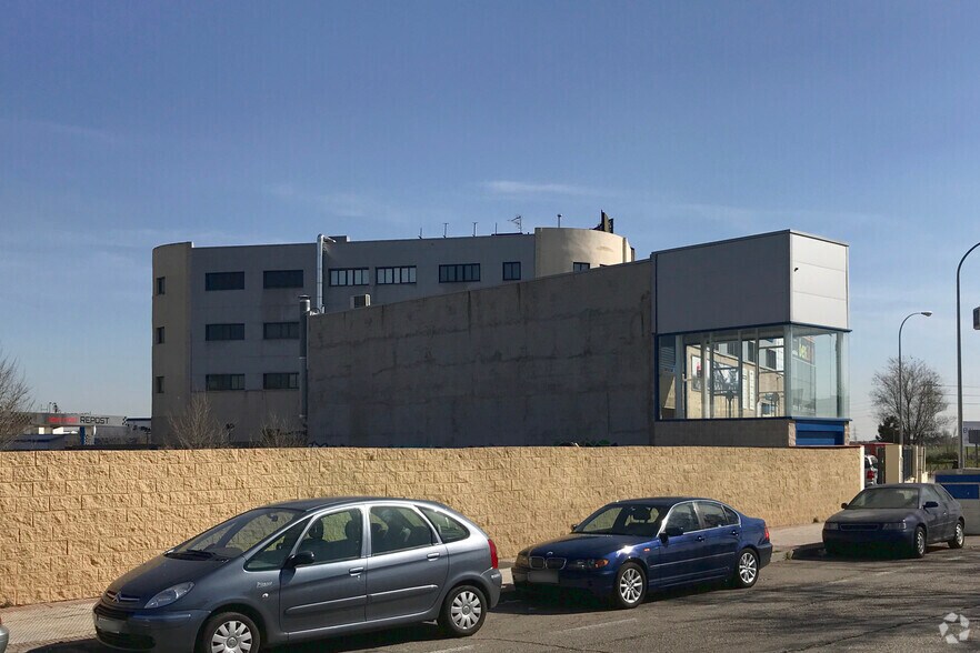 Avenida Real de Pinto, 158, Madrid, Madrid à louer - Photo du bâtiment - Image 3 de 4