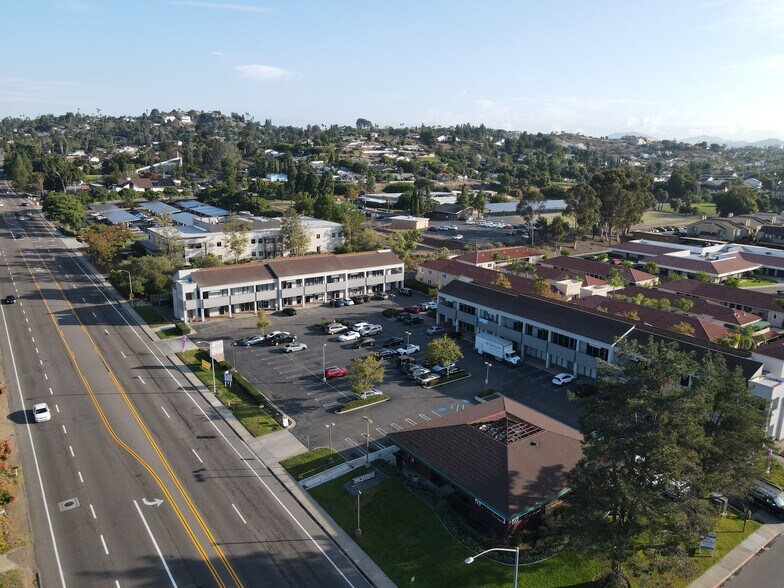 3855 Avocado Blvd, La Mesa, CA à louer - Photo du bâtiment - Image 2 de 6