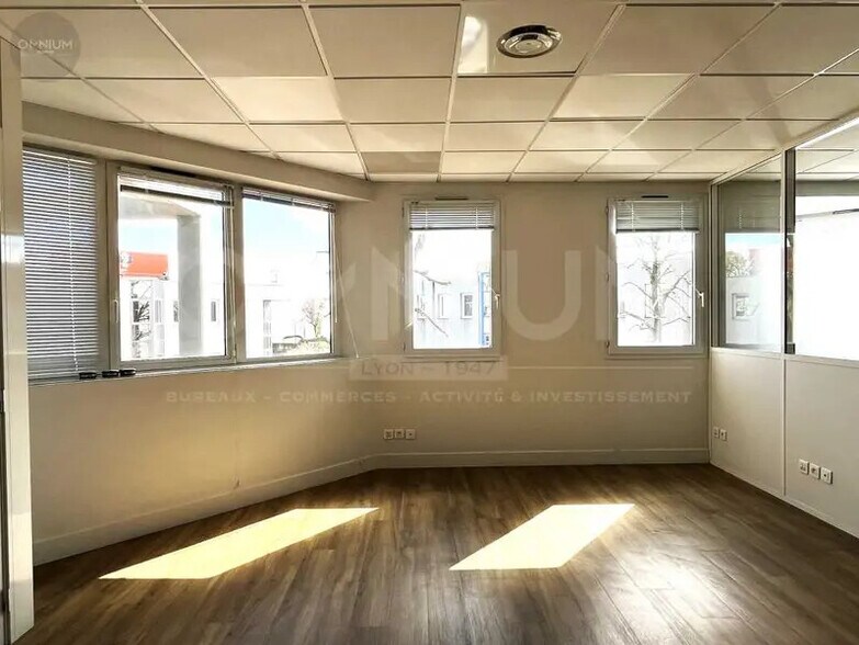 Office in Lyon for lease - Interior Photo - Image 3 of 20