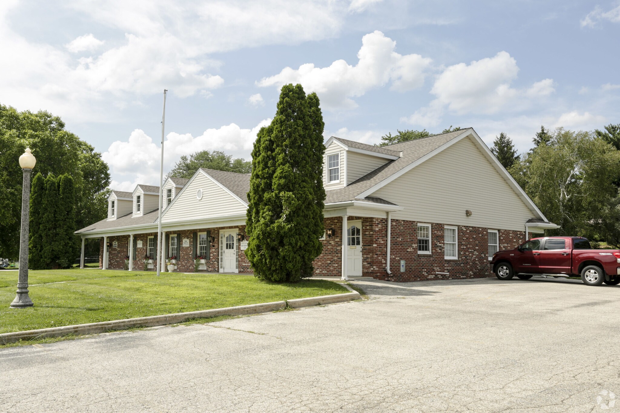 104 E Summit Ave, Wales, WI à vendre Photo principale- Image 1 de 31