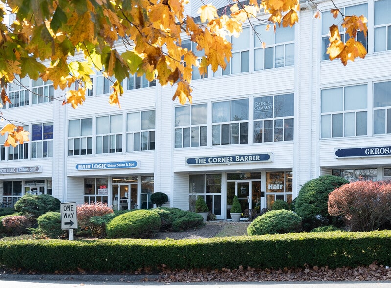 246 Federal Rd, Brookfield, CT à vendre - Photo du bâtiment - Image 1 de 15