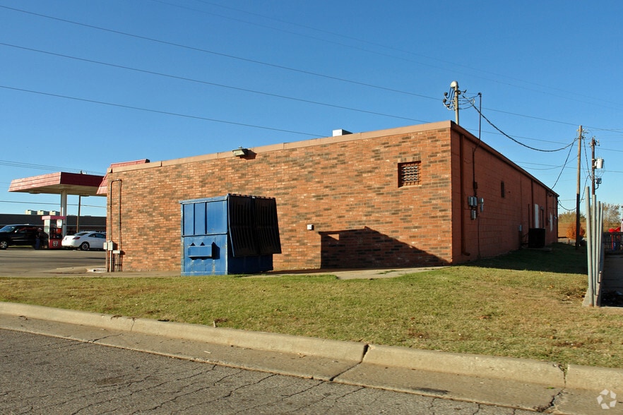 9600-9604 N Council Rd, Oklahoma City, OK for lease - Building Photo - Image 3 of 8