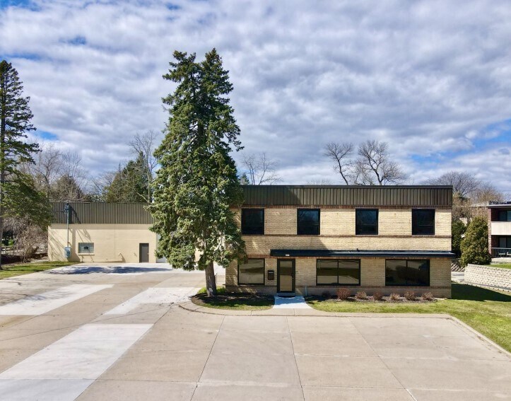 8035 N Port Washington Rd, Milwaukee, WI à louer - Photo du bâtiment - Image 2 de 4