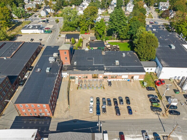 Amesbury Portfolio portefeuille de 3 propriétés à vendre sur LoopNet.ca - Photo du bâtiment - Image 2 de 4