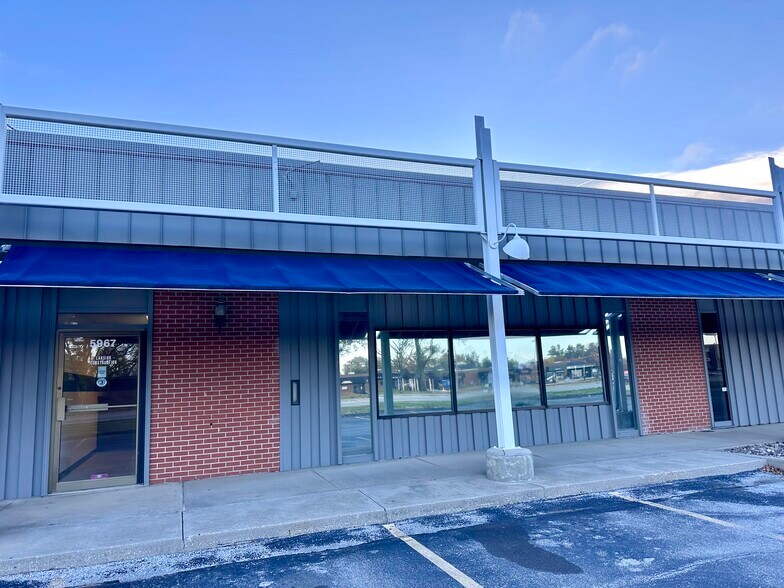 5967 Merle Hay Rd, Johnston, IA à louer - Photo du bâtiment - Image 2 de 3