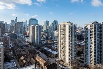 1355 N Sandburg Ter, Chicago, IL - AÉRIEN Vue de la carte - Image1