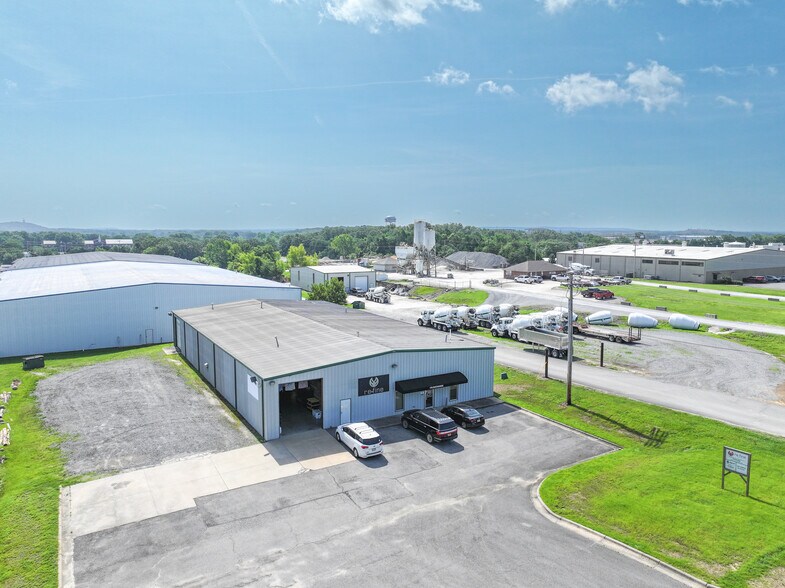 170 Exchange Ave, Conway, AR à louer - Photo du bâtiment - Image 2 de 3