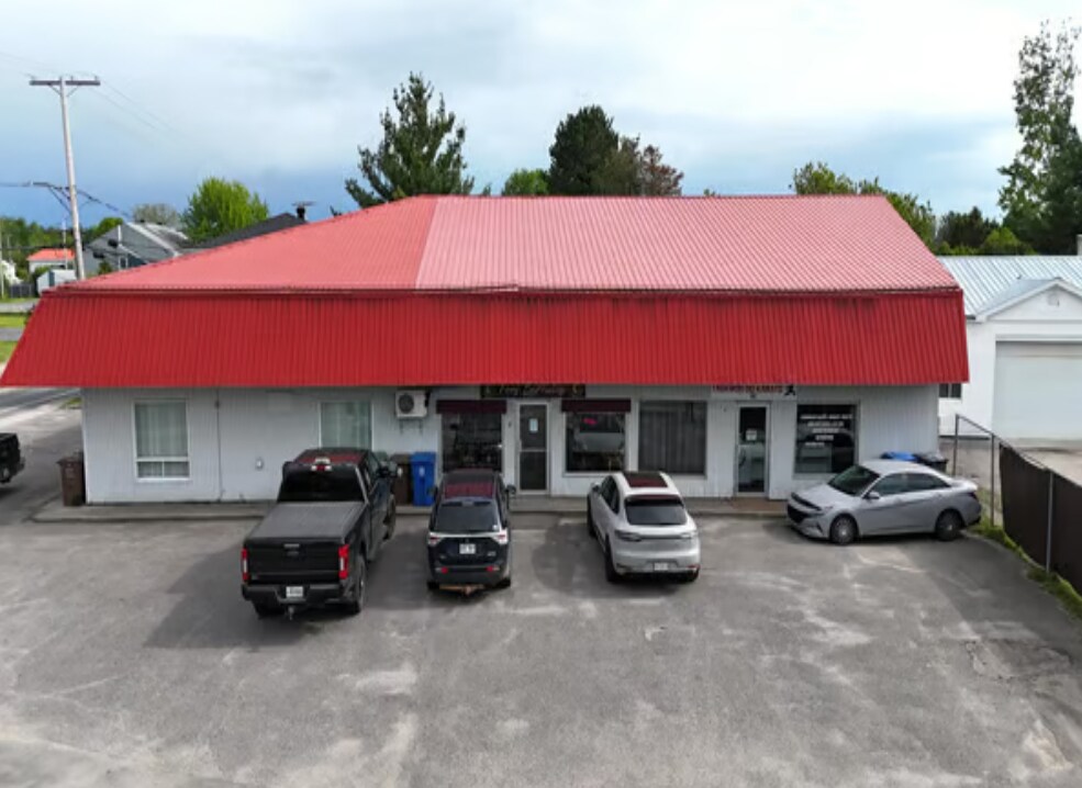 320-324 Simard, Saint-ambroise, QC for sale Primary Photo- Image 1 of 1