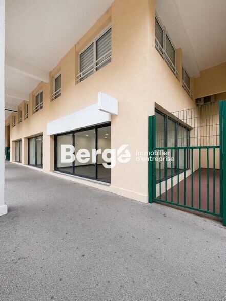 Commerce de détail dans Nice à vendre - Photo du bâtiment - Image 2 de 11