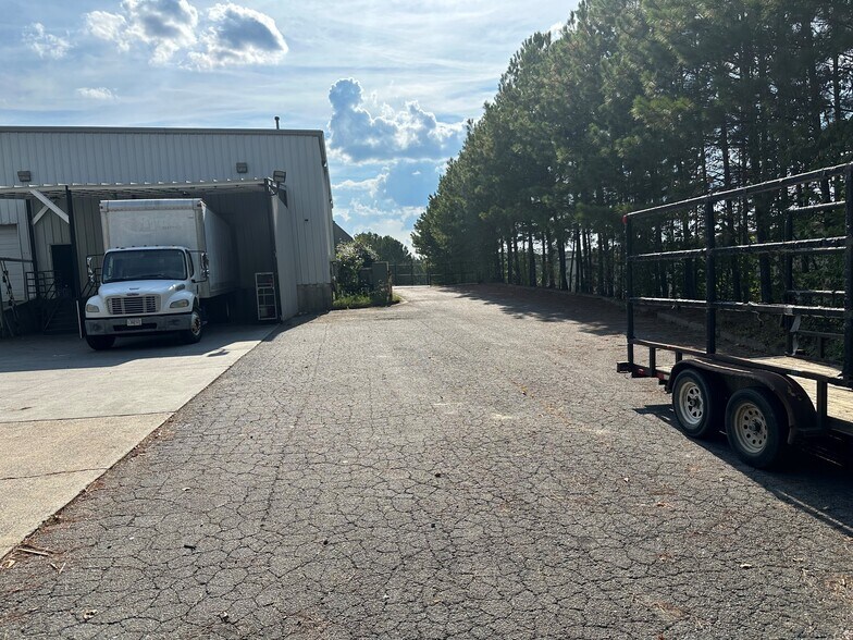 3675 Kennesaw N Ind Pky, Kennesaw, GA à vendre - Photo du bâtiment - Image 2 de 10