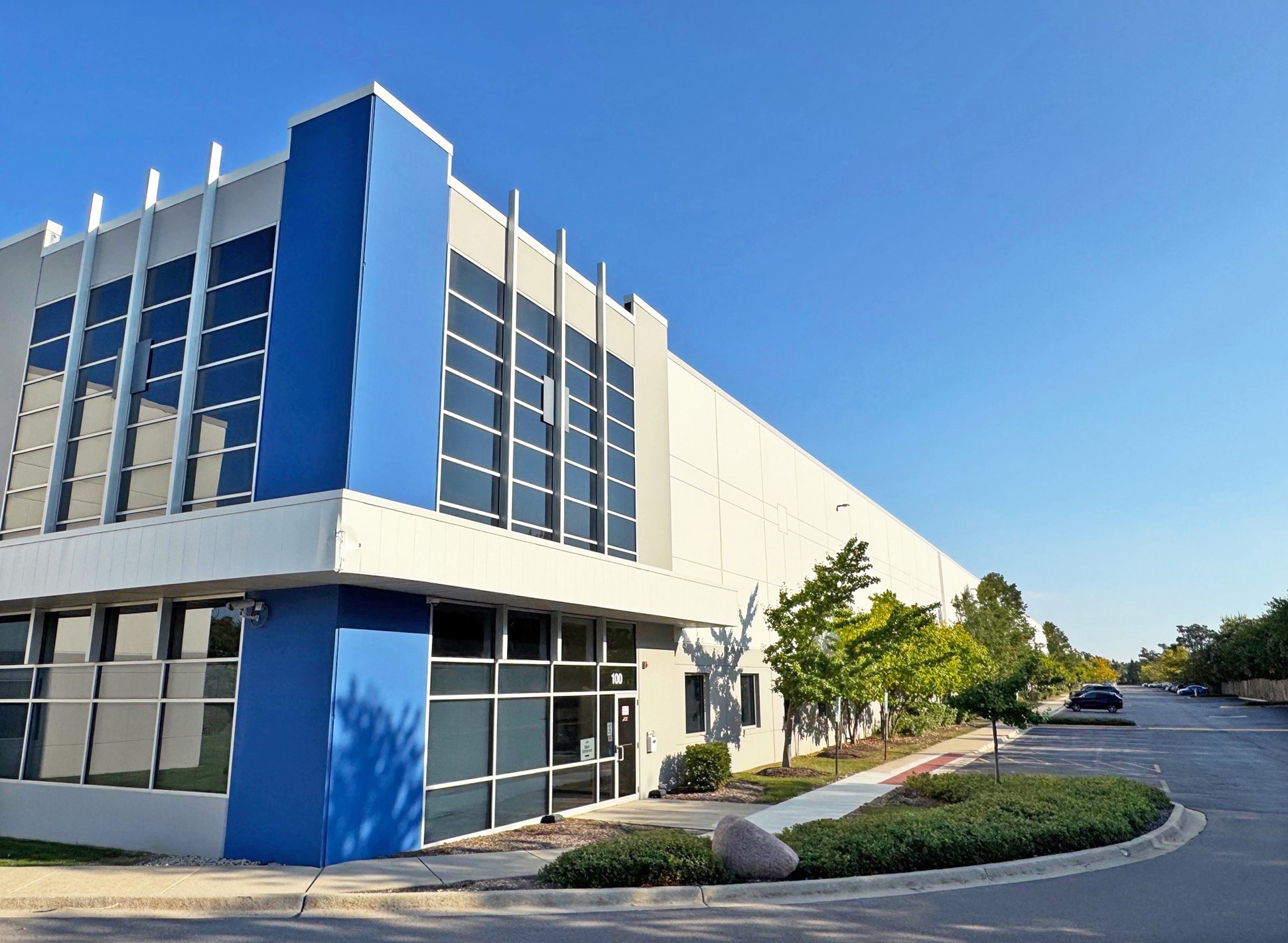 2145 Internationale Pky, Woodridge, IL for lease Interior Photo- Image 1 of 3