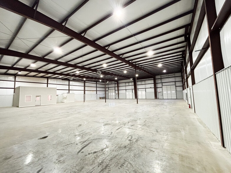 2141 N Bristol Ln, Nixa, MO for lease - Building Photo - Image 2 of 11