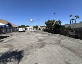 High Traffic Commercial Lot with Cell Tower - Parc de stationnement couvert