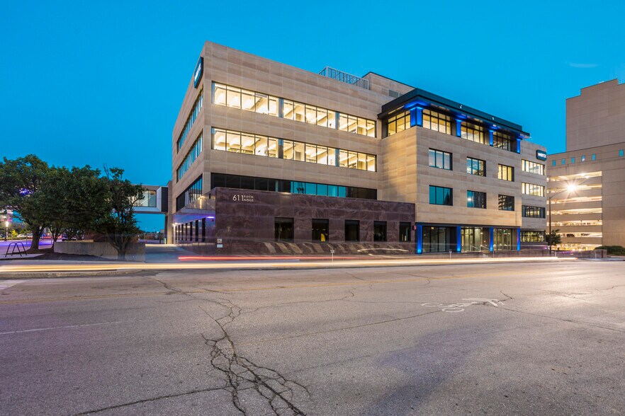 611 5th Ave, Des Moines, IA à louer - Photo du bâtiment - Image 3 de 22