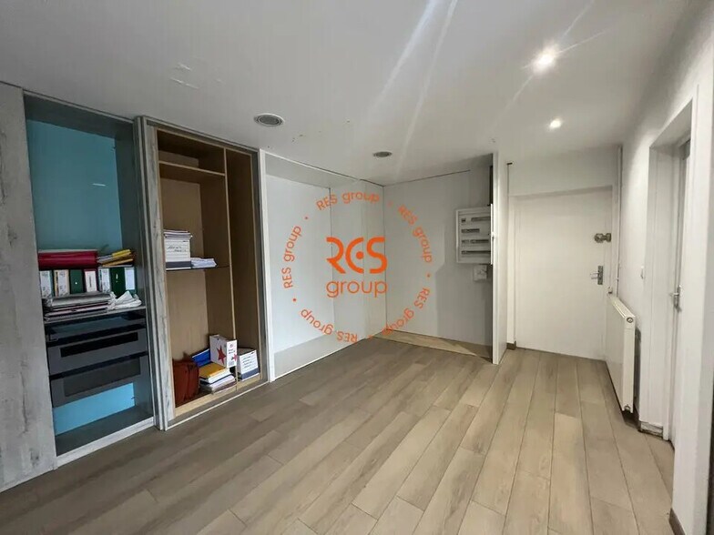 Flex in Eysines for lease - Building Photo - Image 3 of 10