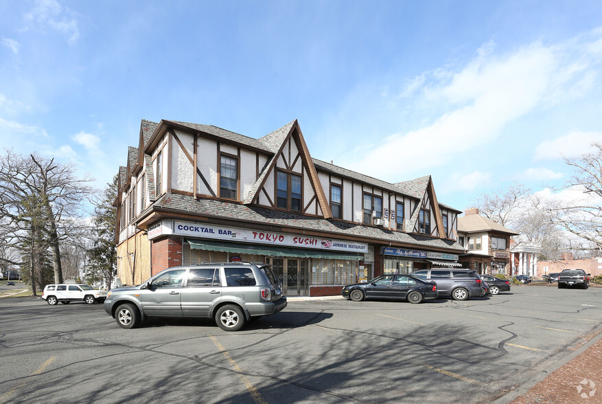 844-846 Farmington Ave, West Hartford, CT for sale - Primary Photo - Image 1 of 1