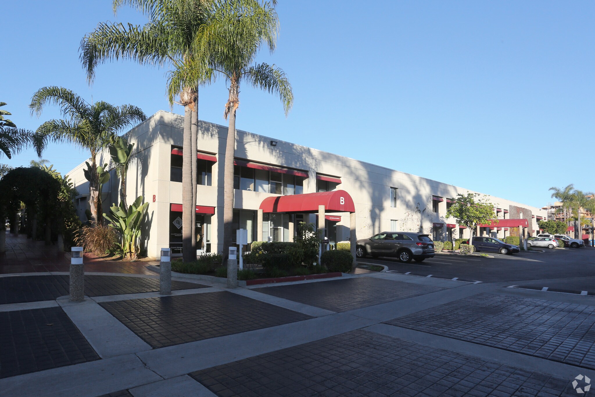 711 W 17th St, Costa Mesa, CA à louer Photo principale- Image 1 de 9
