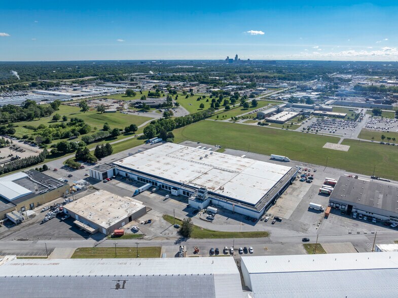 4001 W Minnesota St, Indianapolis, IN à vendre - Photo du bâtiment - Image 2 de 24