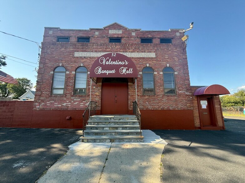 32 Beers St, Bridgeport, CT for sale - Primary Photo - Image 1 of 13