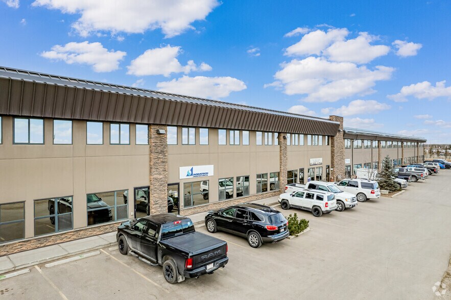 41070 Cook Rd, Rocky View No 44, AB à vendre - Photo du bâtiment - Image 3 de 26