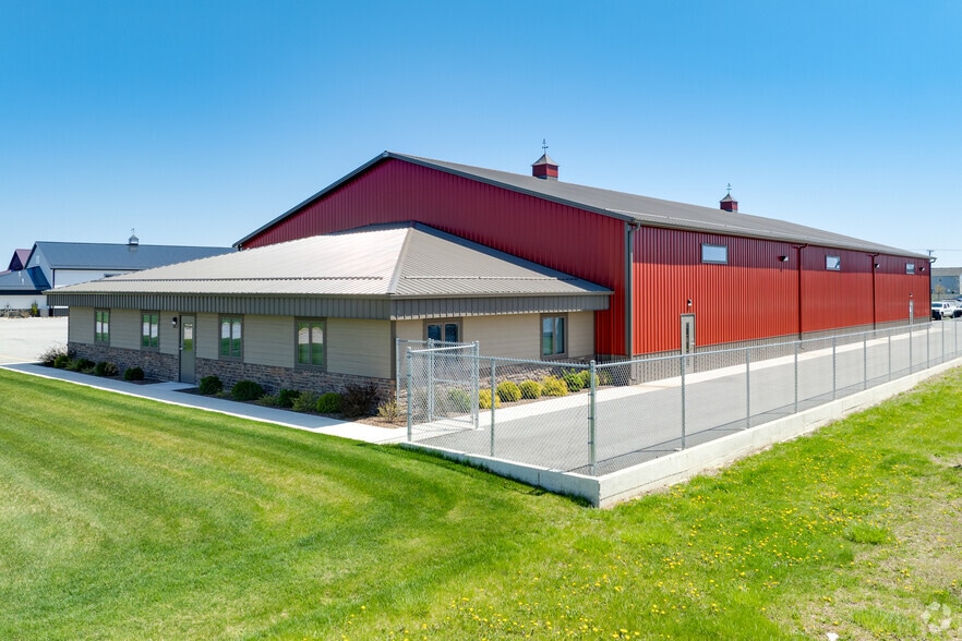 501 112th Ave, Crown Point, IN for lease - Primary Photo - Image 1 of 10