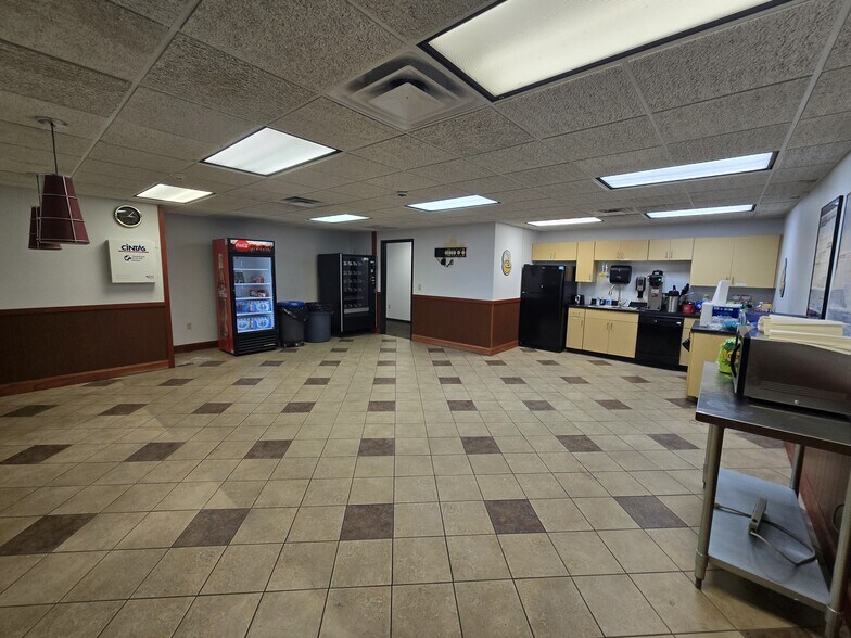 720 W 20th St, Pittsburg, KS à vendre - Photo du bâtiment - Image 2 de 16