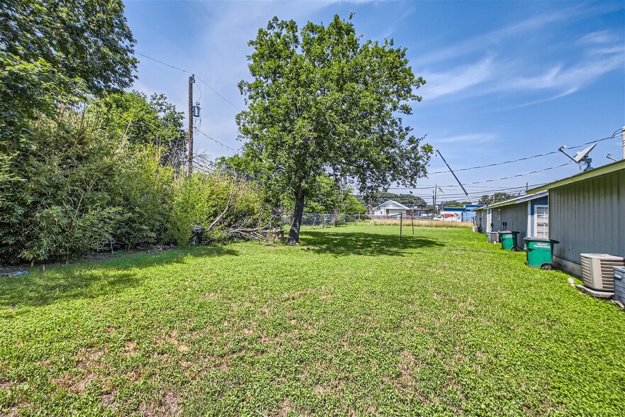 812 W Olmos Dr, San Antonio, TX à vendre - Photo du bâtiment - Image 3 de 30