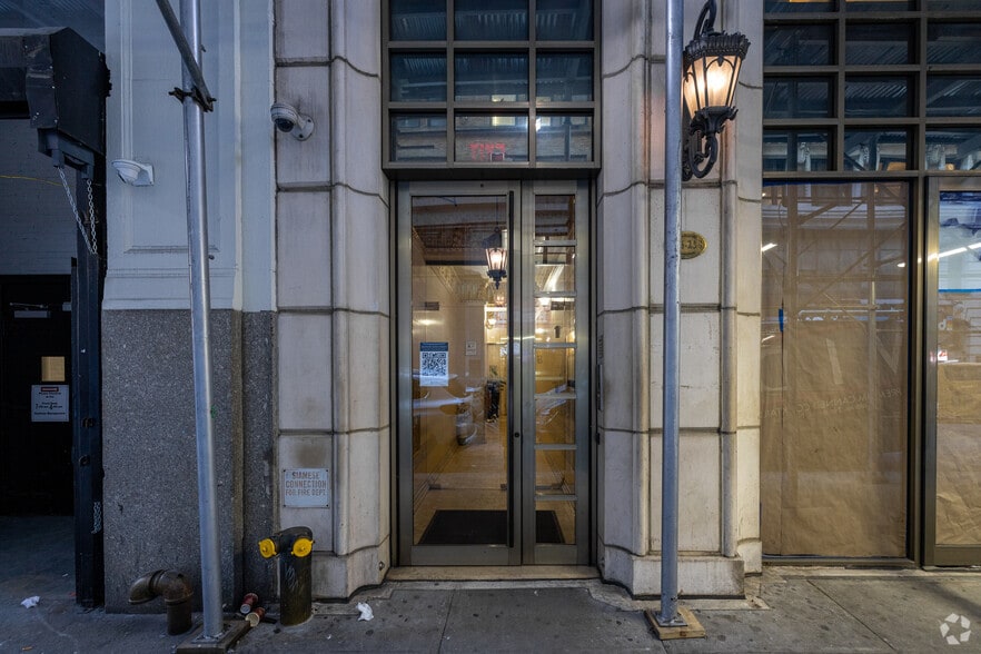 256-258 W 36th St, New York, NY for lease - Building Photo - Image 3 of 5