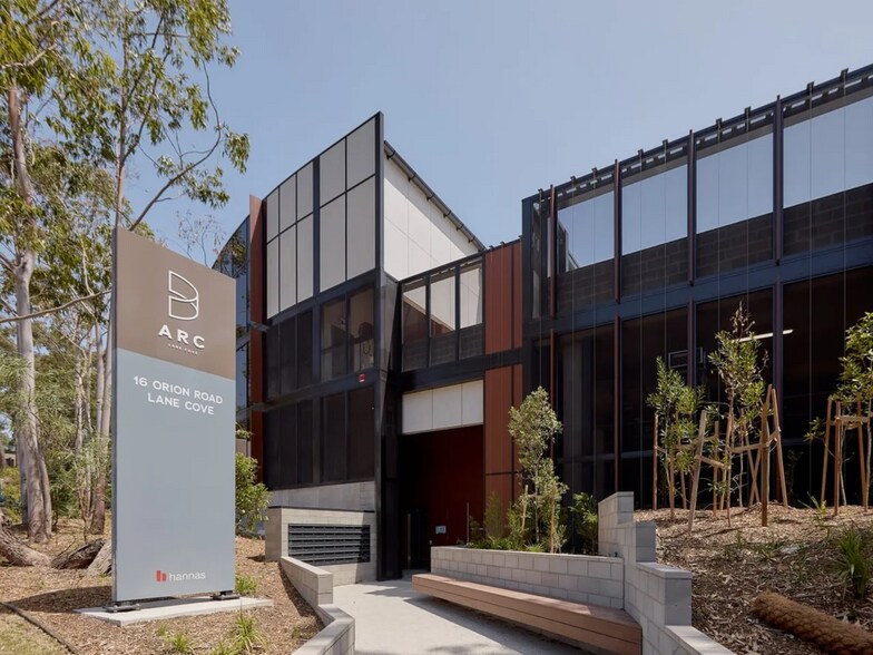 16 Orion Rd, Lane Cove West à louer - Photo du bâtiment - Image 2 de 9