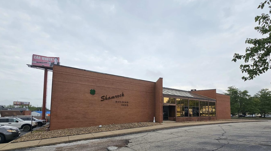 4900 Shamrock Dr, Evansville, IN à louer Photo du bâtiment- Image 1 de 7