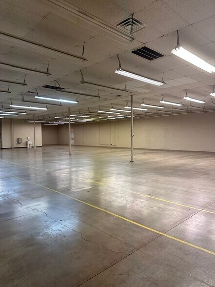 5113 Commercial Dr, North Richland Hills, TX à vendre - Photo du bâtiment - Image 3 de 8