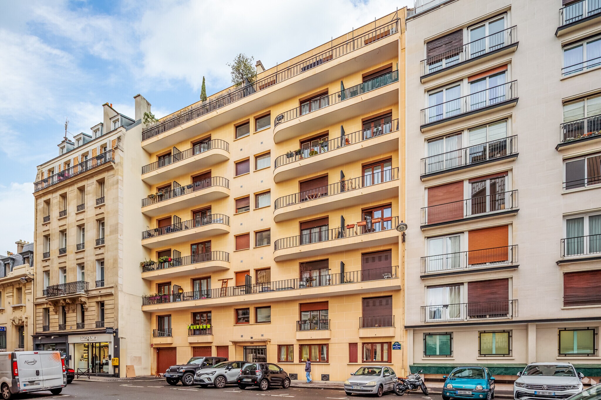 Immeuble residentiel dans Paris à vendre Photo principale- Image 1 de 3