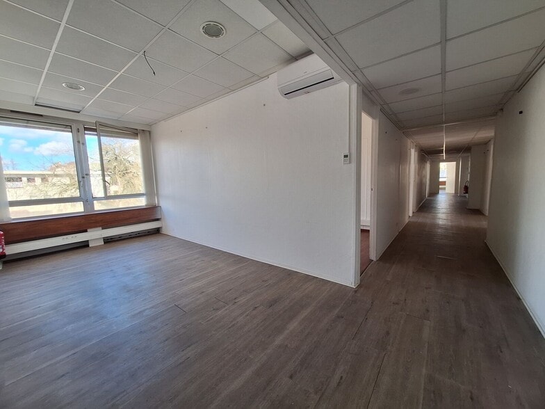 Office in Bordeaux for lease - Building Photo - Image 2 of 14