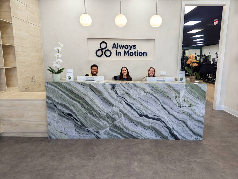 6930 Warner Ave, Huntington Beach, CA for lease - Lobby - Image 2 of 7