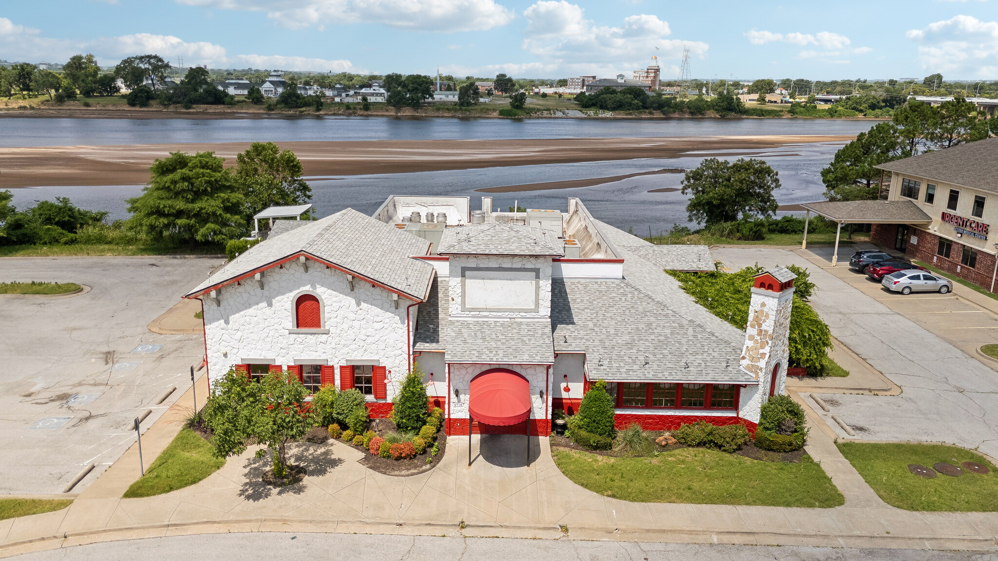 9718 S Riverside Pky, Tulsa, OK for lease Building Photo- Image 1 of 4